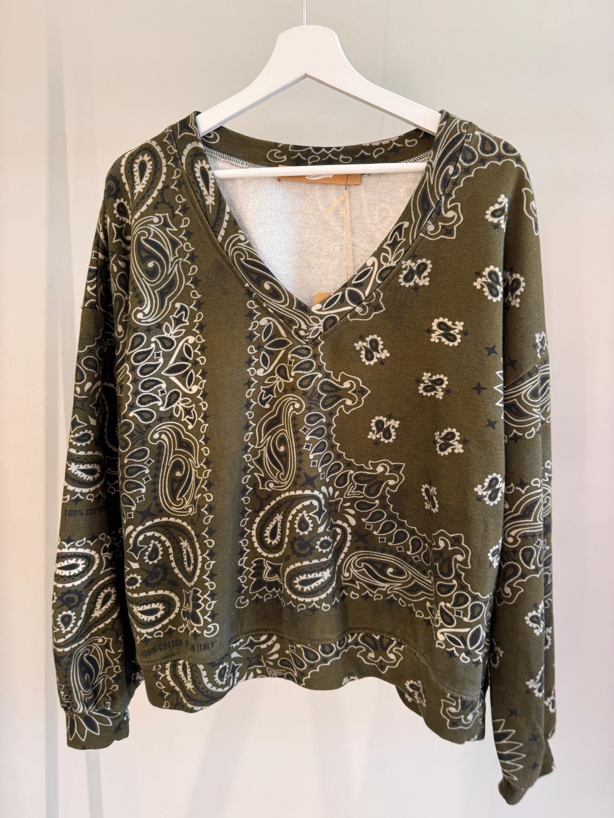 V-Neck Sweatshirt Bandana