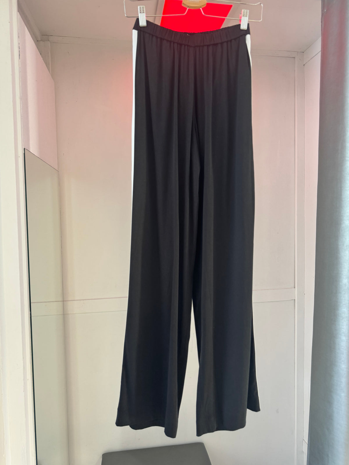 PANTALONI AKEP CON BANDA LATERALE A CONTRASTO