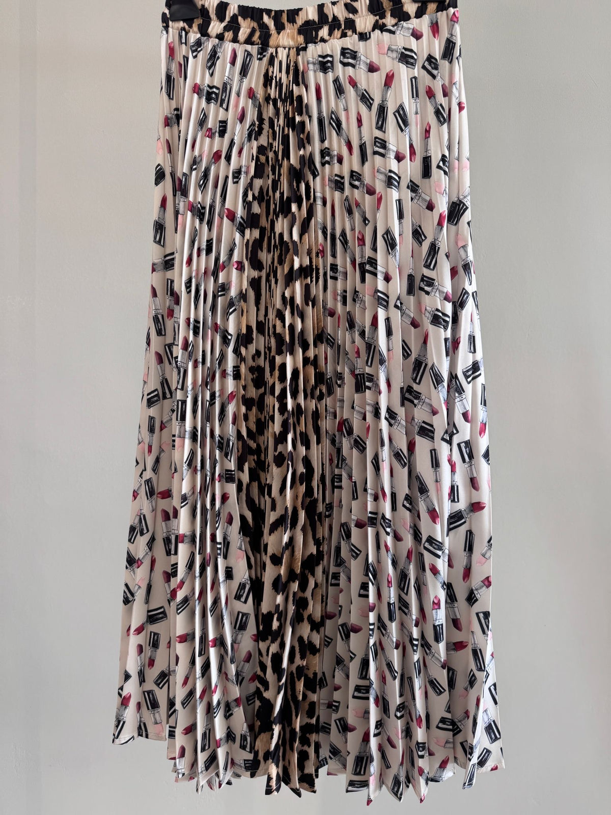 Plisse Skirt “LIPSTICK”