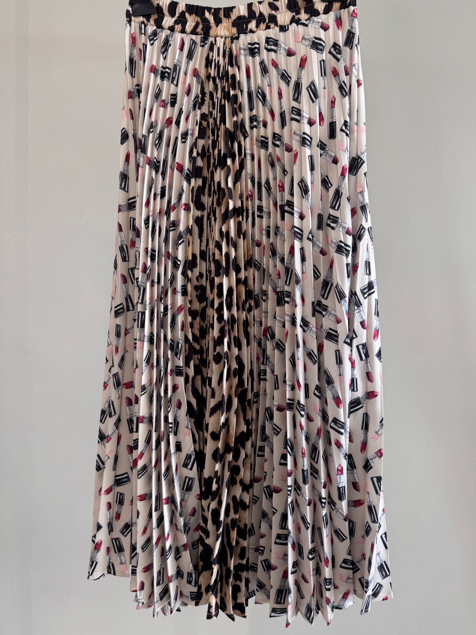 Plisse Skirt “LIPSTICK”
