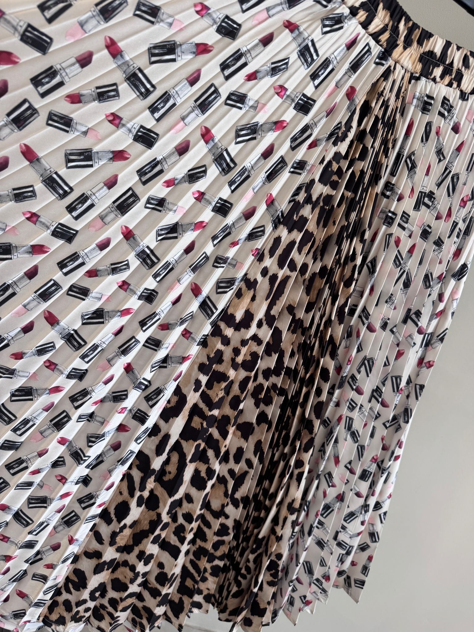 Plisse Skirt “LIPSTICK”
