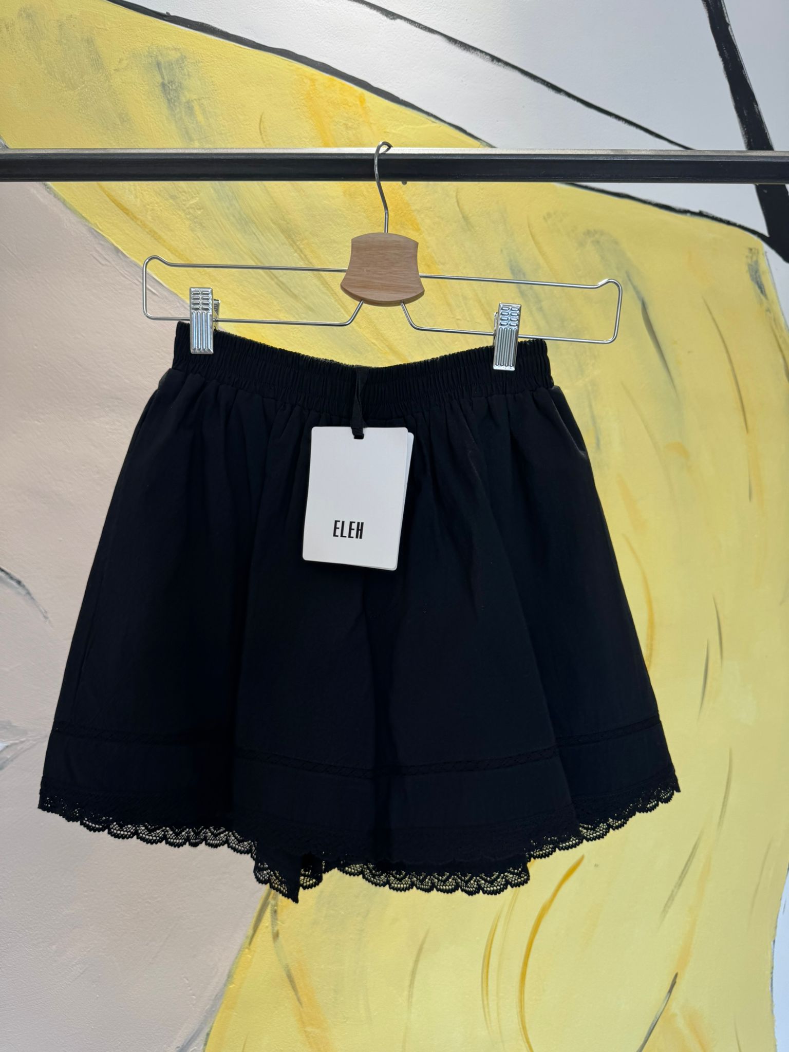 Pantaloncino Con Dettaglio Pizzo