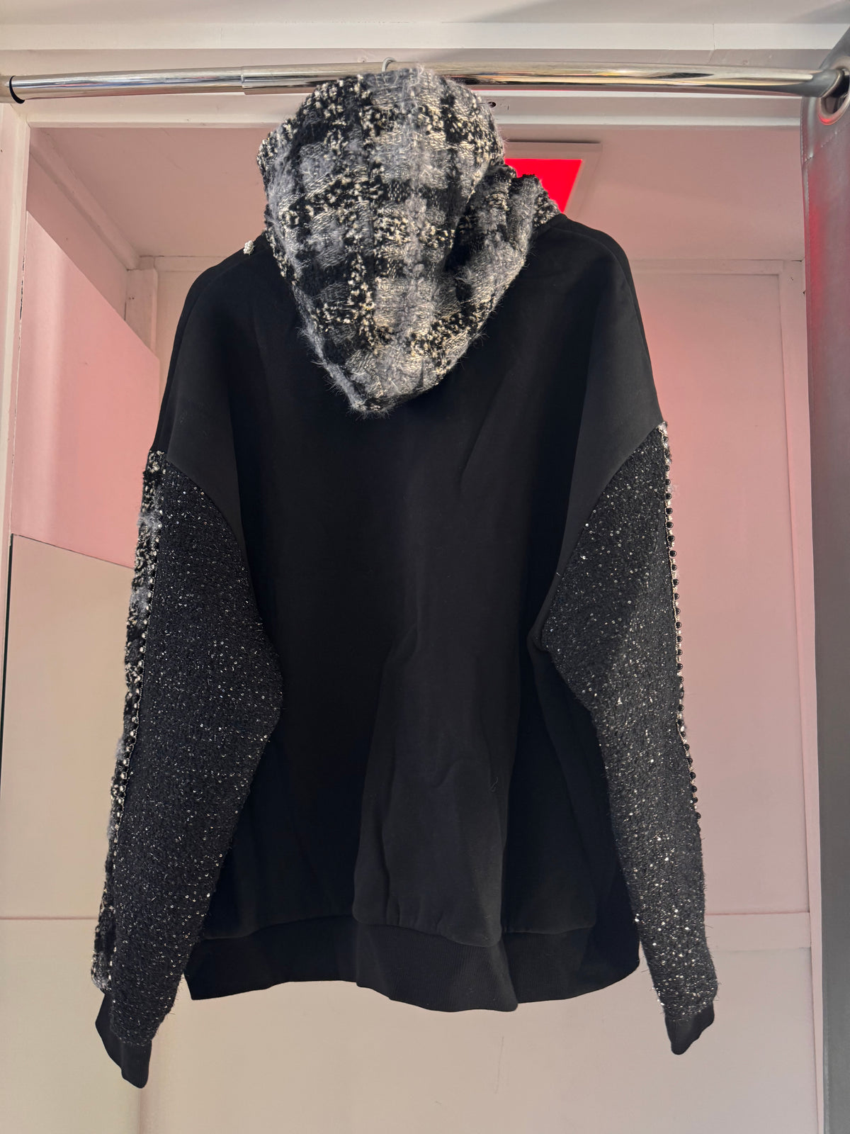 HODIE BLACK CHANEL