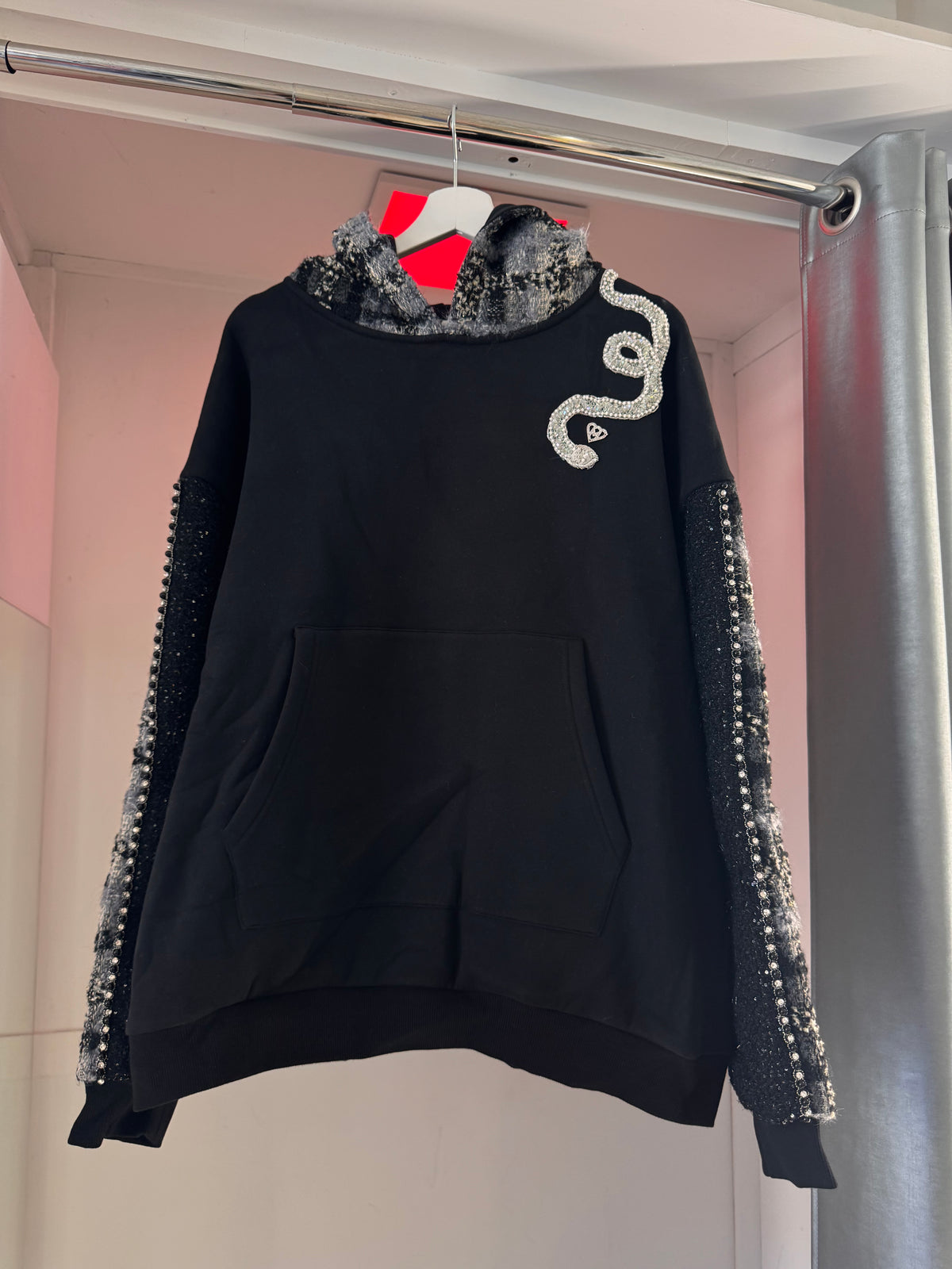 HODIE BLACK CHANEL