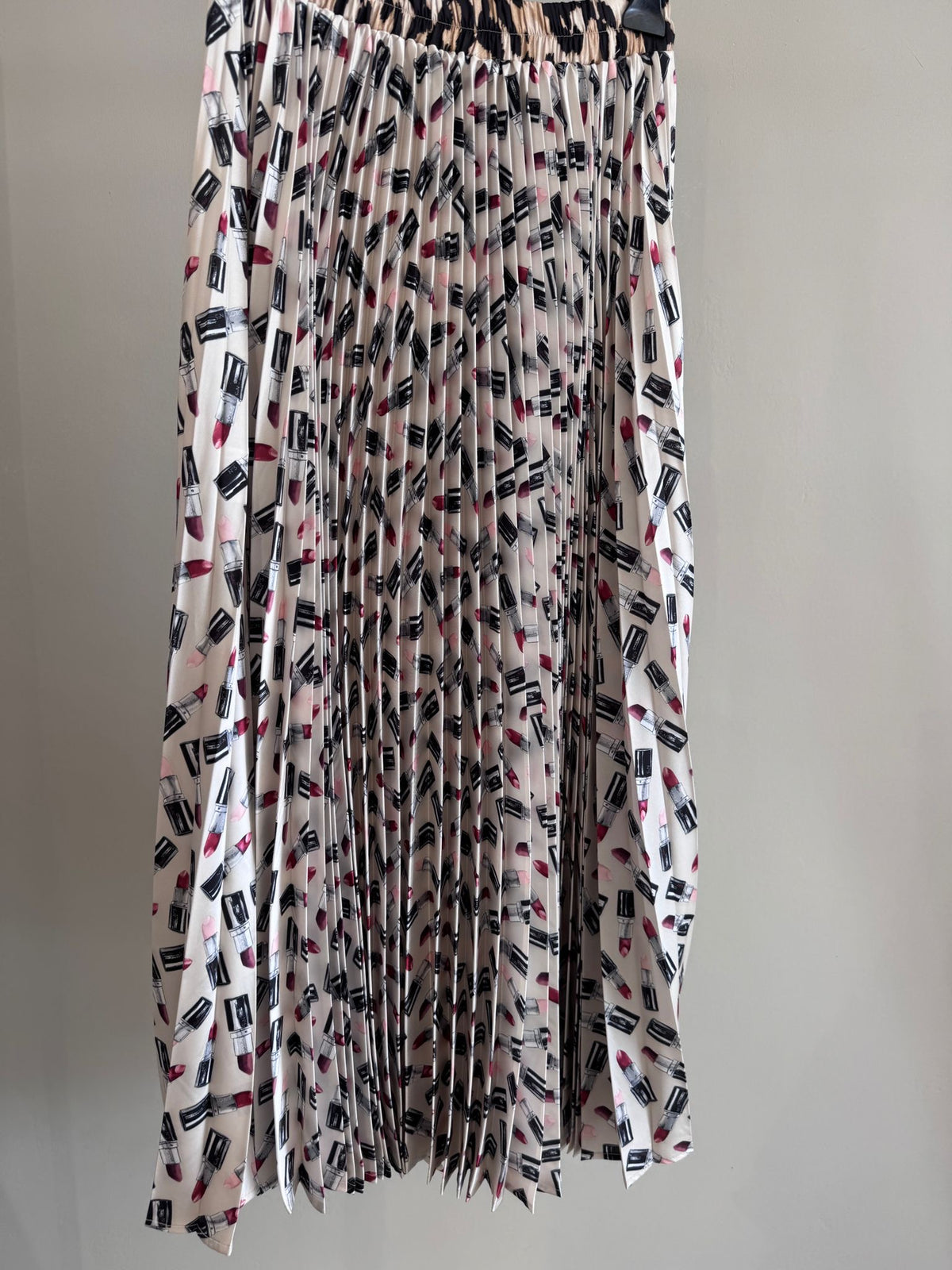 Plisse Skirt “LIPSTICK”