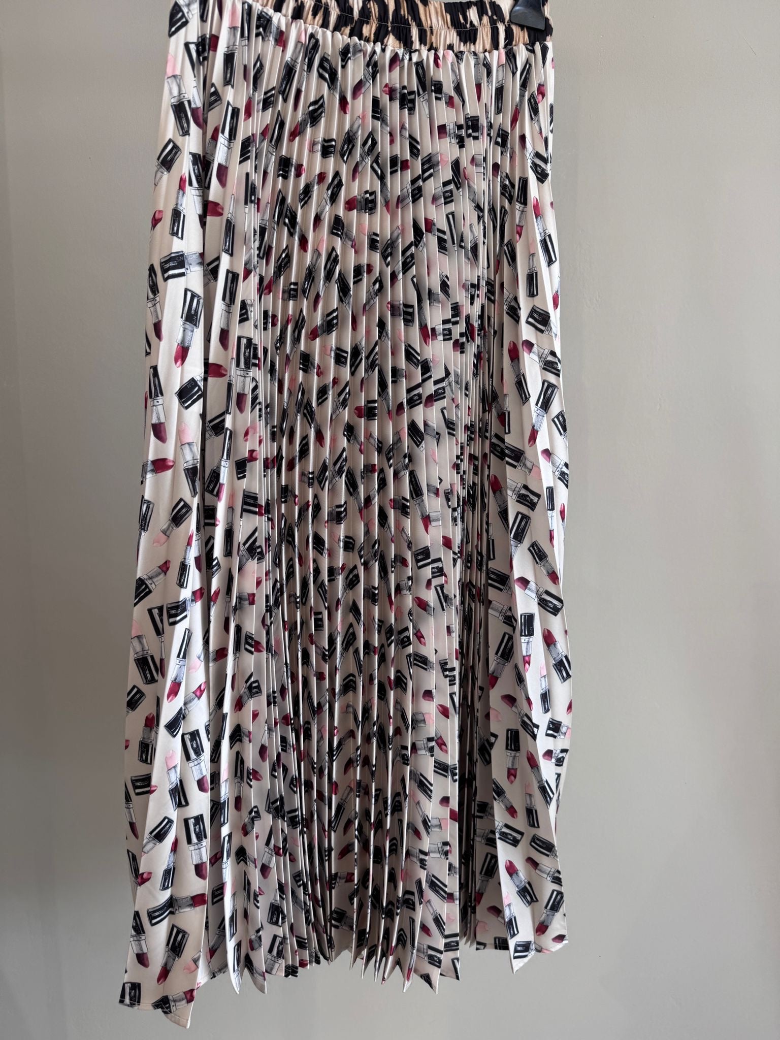 Plisse Skirt “LIPSTICK”
