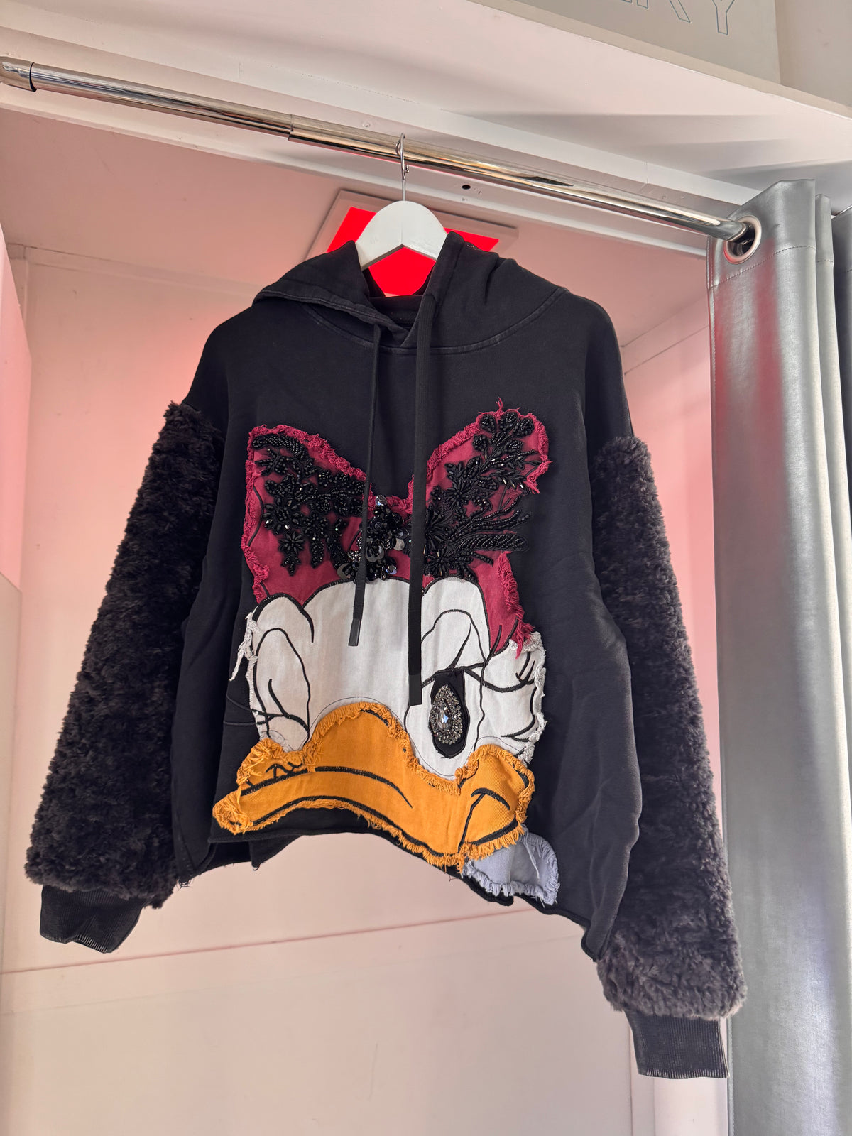 BLACK SWEATSHIRT WITH SOFT SLEEVES
