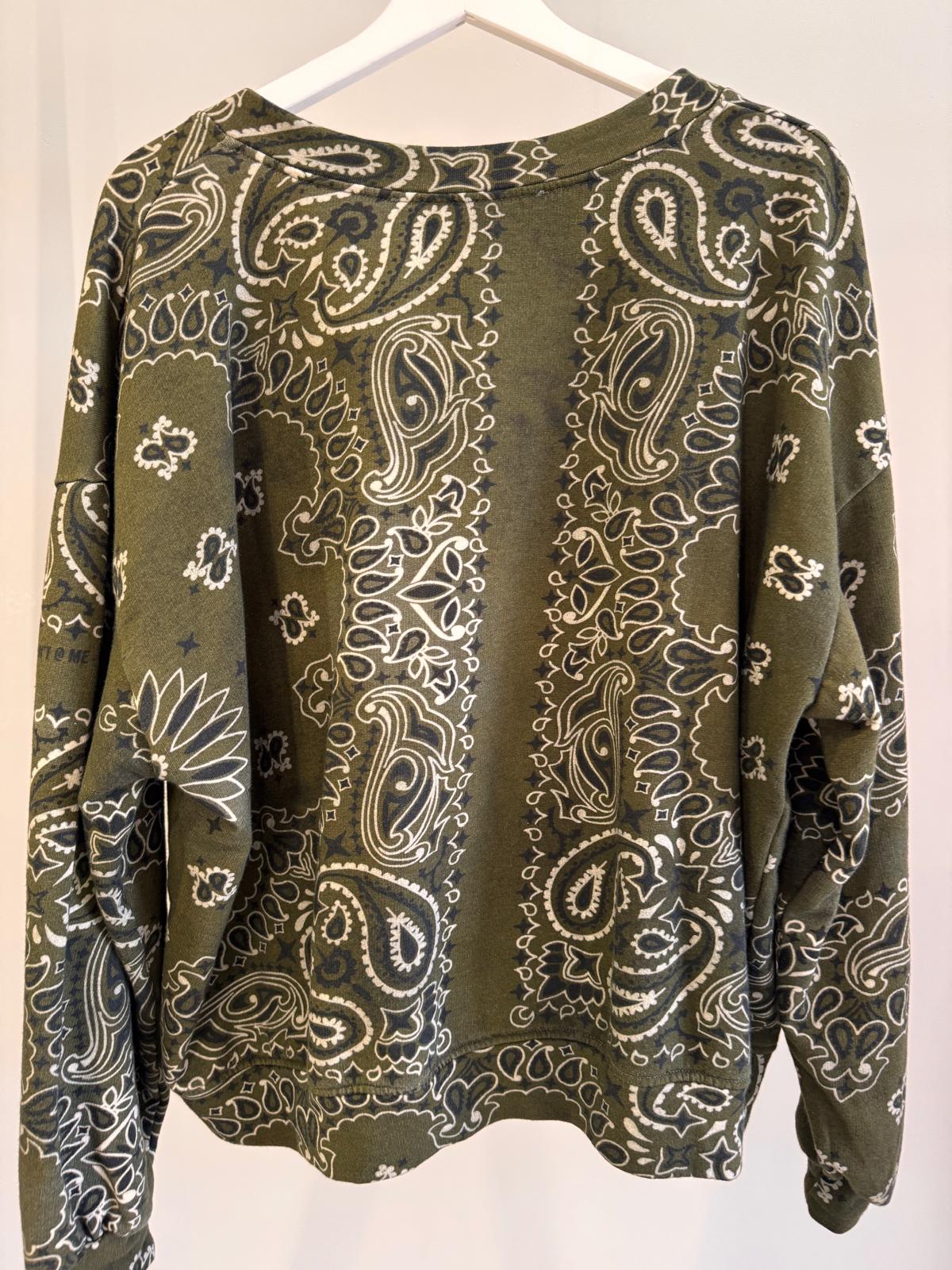 V-Neck Sweatshirt Bandana